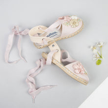 Laden Sie das Bild in den Galerie-Viewer, Girl's Pink Embroidery Sandals