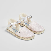 Laden Sie das Bild in den Galerie-Viewer, Girl's White Embroidery Sandals