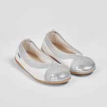 Charger l'image dans la galerie, Girl's Silver Elastic Ballerinas