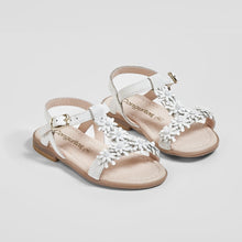 Laden Sie das Bild in den Galerie-Viewer, Girl's White Flowers Leather Sandals