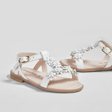 Laden Sie das Bild in den Galerie-Viewer, Girl's White Flowers Leather Sandals