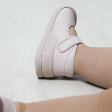 Carregar imagem no visualizador da galeria, Baby's Pink onMicro® Mary Janes